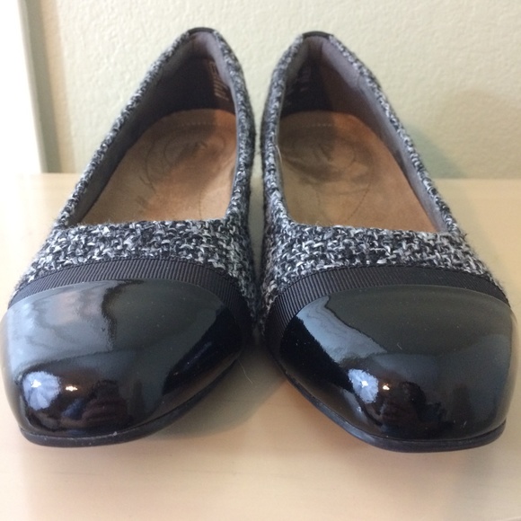 Clarks Artisan Womens Flats Size 7 1/2 - Picture 2 of 8